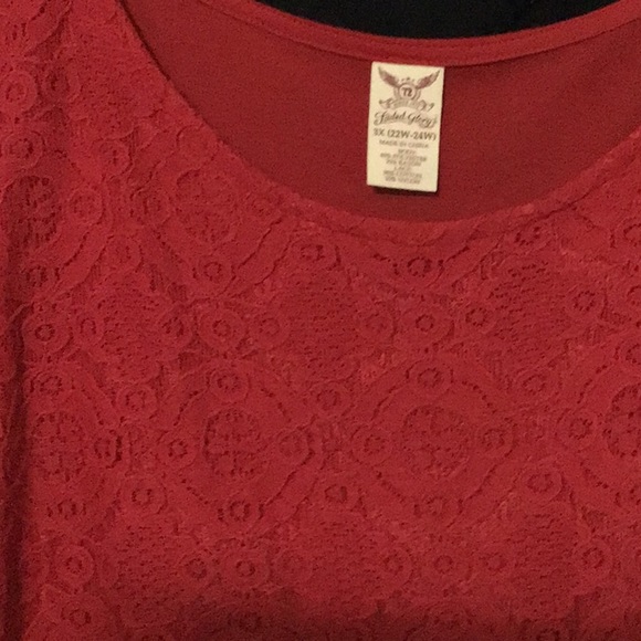 Bundle of 2 Tops with Lace - Picture 3 of 5